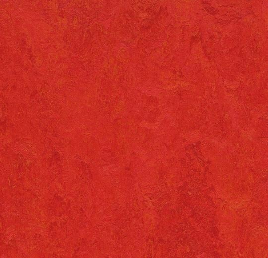 Линолеум Forbo Marmoleum Marbled Fresco 3131 scarlet